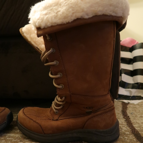 Size 8 tall ugg Adirondack boots - Picture 2 of 6